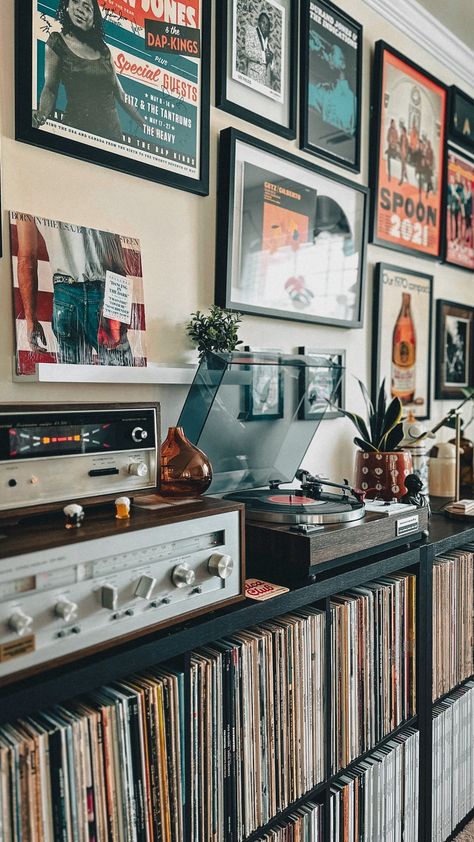 Vinyl Record Room, Home Music Rooms, Vinyl Room, Record Room, Audio Room, Studio Room, Room Makeover Inspiration, Room Setup, Room Inspiration Bedroom