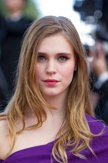 Gaia Weiss Height, Weight, Age, Birthday, Ethnicity, Religion, Biography, Body Measurements, Shoe size, Dress size, Eye, Hair, Wiki Beige Hair Color, Gaia Weiss, Queen Of Scots, Beige Hair, Vikings Tv, Celebrity Facts, Shield Maiden, Mary Queen Of Scots, French Models