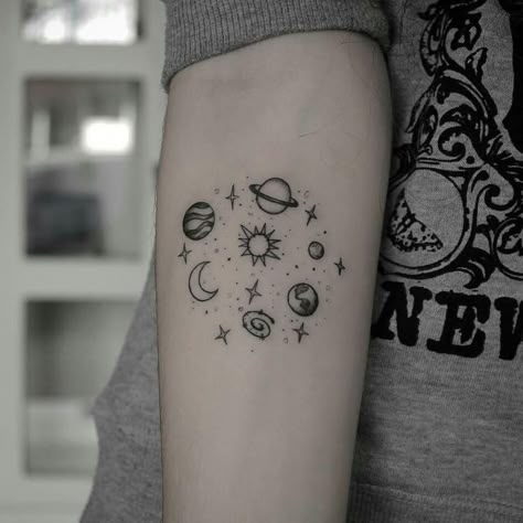 Planet Tattoo, Planet Tattoos, Small Girl Tattoos, Small Meaningful Tattoos, Small Wrist Tattoos, Space Tattoo, Vintage Tattoo, Trendy Tattoos, Tattoo Designs For Women