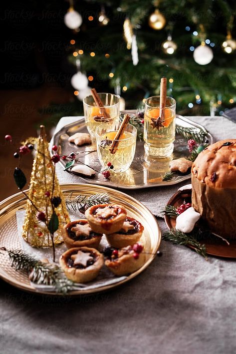 Christmas Food Photography, Food Display Table, Christmas Buffet, Christmas Drinking, Christmas Platter, Food Photoshoot, Dessert Photography, Christmas Shoot, Christmas Menu