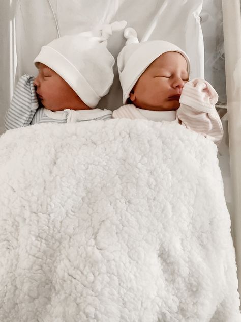 Twin Baby Aesthetic, Twin Babies Pictures, Twin Baby Photos, Twin Baby Boys, Fake Baby, Being A Mother, Cute Twins, Newborn Twins