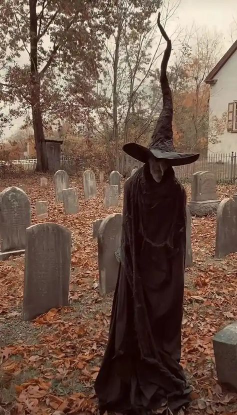 25+ Genius Halloween Decorating Ideas for 2024 - HubPages Old Witch Art, Creepy Witch, Scary Halloween Decorations Outdoor, Halloween Decorations To Make, Scary Halloween Decorations Diy, Halloween Decor Diy, Halloween Outside, Casa Halloween, Halloween Graveyard