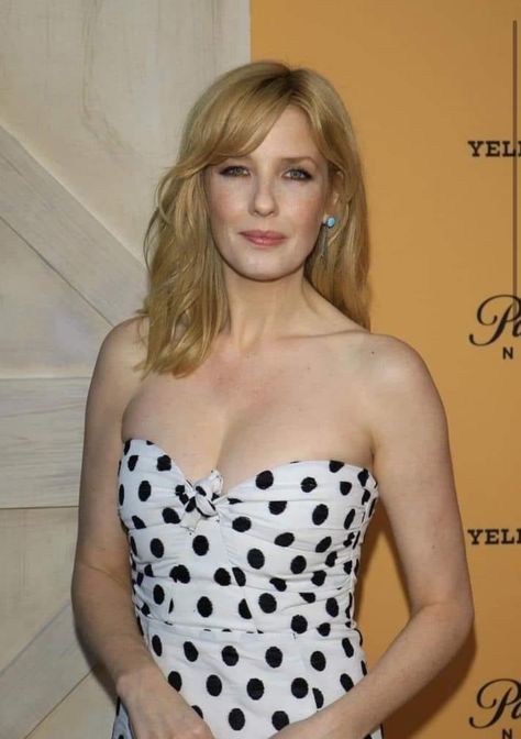 Kelly Reilly Selfie Picture, Kelly Reilly, Beth Dutton, Female Celebrities, Female Character, Female Character Design, My Photo Gallery, Designer Heels, Jennifer Lopez