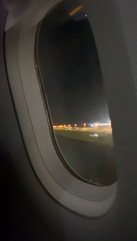 Fake Plane Snaps, Snapchat Half Face Selfies, Plane Snap, Flight Snap, Fake Airplane Snaps, Flight Window Pics Night, New Eminem, Plane Aesthetic, Airplane Window View Night Video