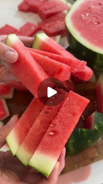 YWM Family on Instagram: "Save this simply trick to easily cut watermelon into bite-sized pieces! 🍉 When I want to cut up watermelon quickly, this is my go to! 🙌 Make sure to share this one with a friend. 😃   Make sure to follow us on LTK to easily shop any of our videos and find exclusive in app content. Just search for YWM_Family. 💕" How To Cut Up A Watermelon, Cut Watermelon For Party, How To Cut Watermelon For A Party, How To Cut A Watermelon, Cut Watermelon Easy, Coleslaw Recipe Easy, Cut Watermelon, Watermelon Slice, Coleslaw Recipe