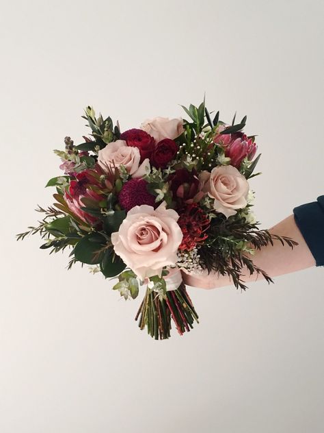 Preciso de companhia pra ir no rock in rio 2019 Native Wedding, Bouquet Burgundy, Hunter Valley Wedding, Gold Wedding Inspiration, Blush Bouquet, Reception Flowers, Hunter Valley, Fall Wedding Bouquets, Bouquet Design