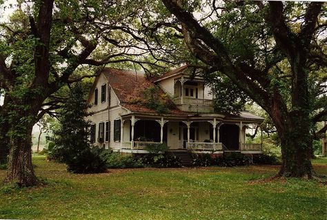 Victorian Homes In The Woods, Old Southern Mansions, Victorian House In The Woods, Midwestern Gothic House, Big Old House Aesthetic, Old House Astethic, 1890s House Exterior, Cute Old Houses, Abandoned House Exterior