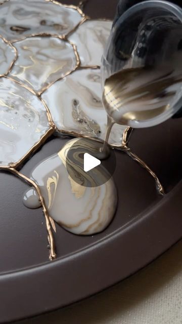 Diy Resin Coffee Table, Diy Resin Furniture, Diy Resin Table, Resin Table Top, Resin Crafts Tutorial, Resin Pour, Resin Wall Art, Geode Art, Resin Art Painting