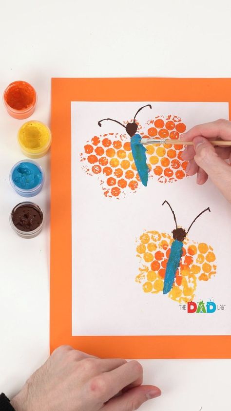 Let's paint with bubble wrap! Simple art ideas for kids! #TheDadLab #kidsartwork #kidsactivity | TheDadLab | TheDadLab · Original audio Paint With Bubble Wrap, Simple Art Ideas For Kids, Simple Art Ideas, Spring Kids Art, Bubble Wrap Art, Summer School Activities, Art Ideas For Kids, Science Experiments For Kids, Experiments For Kids