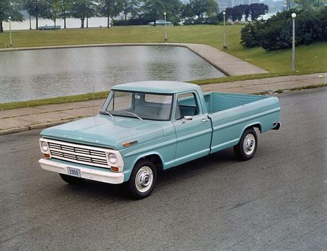 Classic Ford F-150s share the stage with President Biden at the Rouge complex Big Ford Trucks, Black Truck, Vintage Pickup Trucks, Classic Ford Trucks, Dream Cars Jeep, Classic Pickup Trucks, Ford Pickup Trucks, Ford Pickup, Vintage Truck