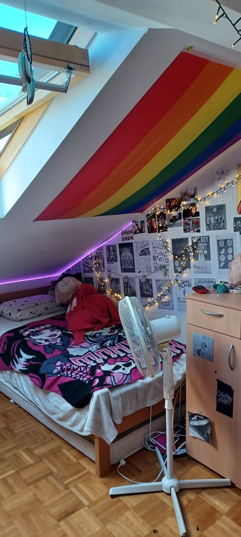 Lgbtq Room Decor, Pride Room Aesthetic, Lgbtq Bedroom, Pride Bedroom Ideas, Gay Room Aesthetic, Emo Bedrooms, Dsmp Room, Lgbtq Room Ideas, Emo Bedroom Ideas