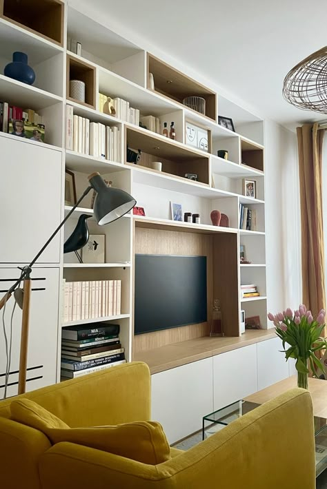 Réalisation sur-mesure de ce meuble bibliothèque/TV dans cet appartement parisien niché dans une petite rue de Clichy.

Sur-mesure : @ecorce.wood

Pour nous contacter :
ecorce.wood@gmail.com
06 10 25 82 13 Kévin’s number
06 43 51 58 46 Paul’s number Studio In Casa, October 1, Gmail Com, E Design, Bookshelves, Sweet Home, Living Spaces, Horses, Paris