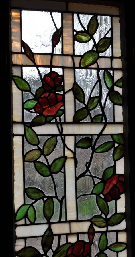 Beautiful Stained Glass Art, Stained Glass Vintage, Vintage Stained Glass Windows, Stained Glass Roses, Garden Lattice, Casa Hobbit, French Window, Stained Glass Rose, Rose Trellis