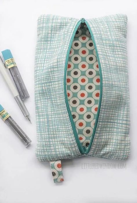 Sew A Gift, Pencil Case Sewing, Pencil Case Pattern, Zipper Pencil Case, Back To School Crafts, Beginner Sewing, Beginner Sewing Projects Easy, Leftover Fabric, Bag Ideas