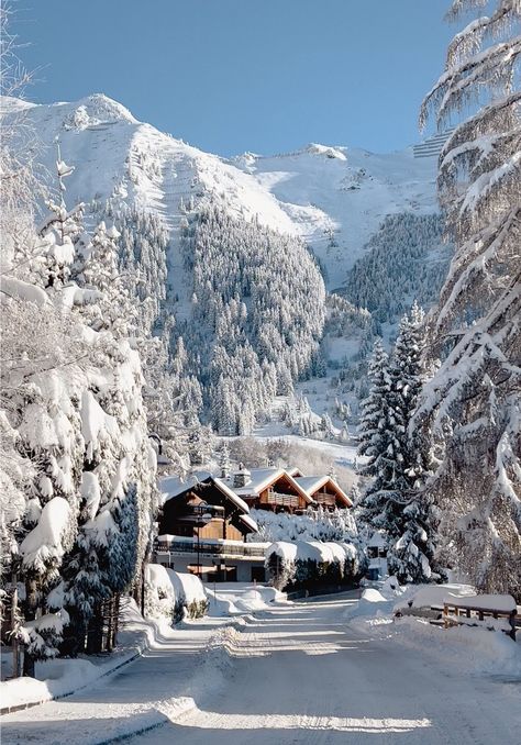 Valais Alaska Christmas Aesthetic, Snow Vision Board, Christmas In The Alps, Aspen Colorado Aesthetic Winter, Vision Board Holiday, Snow Trip Aesthetic, The Alps Aesthetic, Lapland Aesthetic, Winter Season Aesthetic