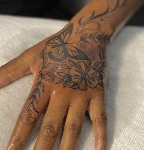 Lfc Tattoo, Girl Neck Tattoos, Hands Tattoo, Rose Tattoo Sleeve, Caribbean Queen, Hand Tattoos For Girls, Cute Hand Tattoos, Pretty Hand Tattoos, Neck Tattoos Women