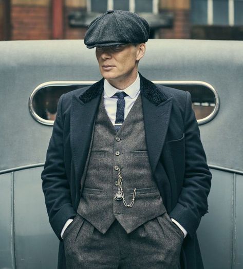 peaky-blinders-tailoring Peaky Blinders Actors, Costume Peaky Blinders, Gangster Suit, Peaky Blinders Costume, Red Overcoat, Black And Red Suit, Black Suit Vest, Peaky Blinders Season, Black Pinstripe Suit