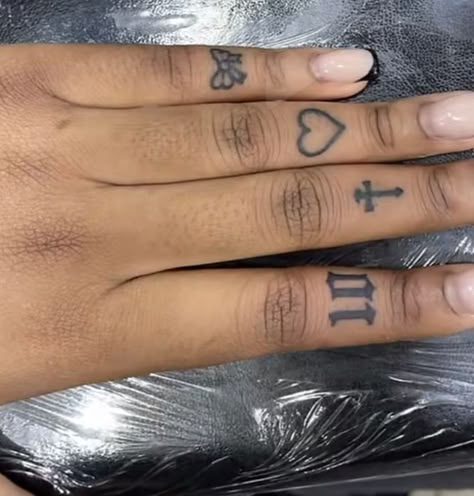 Small Finger Tattoos Black Women, Small Hand Tattoos For Women Fingers, Name Tattoo On Hand, Small Dope Tattoos, Cute Finger Tattoos, Finger Tattoo For Women, Finger Tats, Hand Tattoos For Girls, Hand And Finger Tattoos