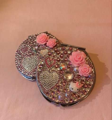 Bedazzled Mirror, Decoden Mirror, Pink Gyaru, Bedazzled Stuff, Junk Case, Rhinestone Mirror, Decoden Diy, Mini Copper, Pocket Mirrors