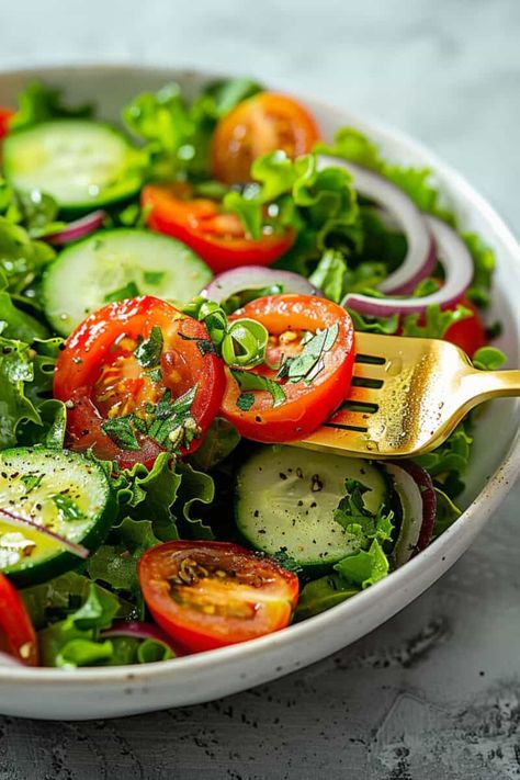 Menu Photoshoot, Viral Cucumber, Ramzan Images, Garden Salad Recipe, Turkish Salad, Low Calorie Salad, Food Noodles, Gourmet Salad, Cucumber Salad Recipe