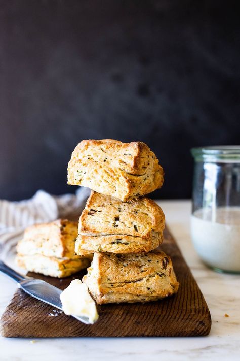 An easy recipe Sourdough Biscuits with scallions using leftover sourdough starter (or discard).This buttery biscuits can be made in 45 minutes! Sourdough Biscuits Recipe, Chive Biscuits, Sourdough Biscuits, Feasting At Home, Slow Cooked Meat, Sourdough Starter Recipe, Vegan Sour Cream, Buttery Biscuits, Vegan Side Dishes