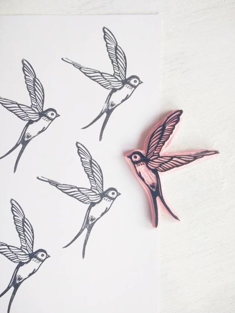 Bird Rubber Stamps, Hummingbird Gifts, Linocut Printmaking, Hand Carved Stamps, Bird Stamp, Handmade Stamps, Linocut Art, Textile Printing, Flying Bird