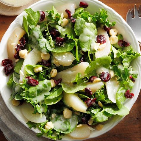 Roasted Pear Salad Salad With Fruit, Roasted Pear Salad, Easter Salad Recipes, Glazed Nuts, Making Salad, Roasted Pears, Easter Salad, Holiday Salad, Thanksgiving Salad Recipes