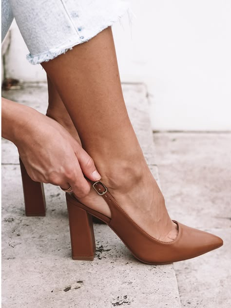 Shoes Office, Neutral Outfits, Awesome Shoes, Feminine Fashion, Womens Stilettos, Tan Heels, Shoe Inspo, Slingbacks, Office Party