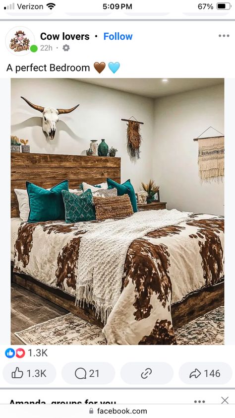 Master Bedrooms Decor Highland Cow, Longhorn Room Decor, Turquoise Western Bedroom, Cowgirl Room Ideas Rustic, College Western Dorm Room Ideas, Cute Cowgirl Room Ideas, Western Girl Bedroom Ideas, Western Bedrooms Teenage Girl, Western Themed House