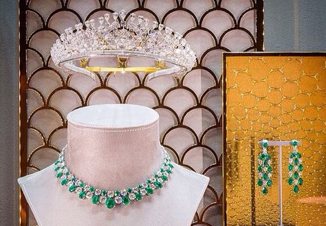 Graff diamond Tiara. Graff Emerald Necklace, Graff Diamonds, Diamond Tiara, Emerald Necklace, Royal Jewelry, Tiara, Jewelry Box, Statement Necklace, Emerald