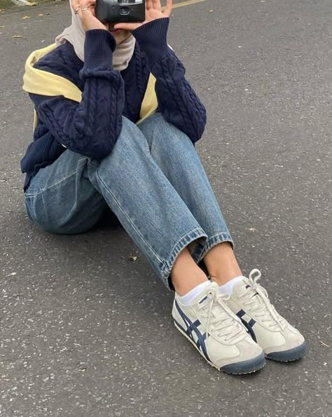 Onitsuka Tiger Women Outfit, Onitsuka Tiger Women, Haircut Selfie, Photo Hijab, Stylish Hijab, Cute Hairstyle, Muslim Outfits Casual, Hijabi Fashion Casual, Casual Hijab Outfit