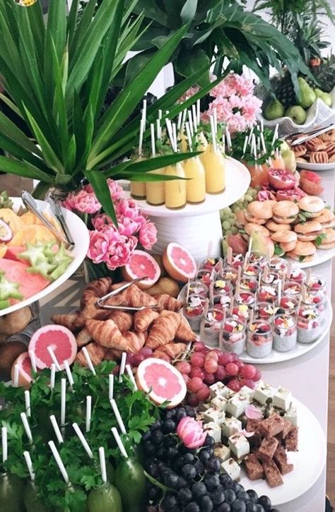 Tropisk Fest, Tropical Wedding Theme, Tropical Birthday Party, Tropical Wedding Inspiration, Tropical Food, Tropical Baby Shower, Fiesta Tropical, Tropical Birthday, Party Food Platters