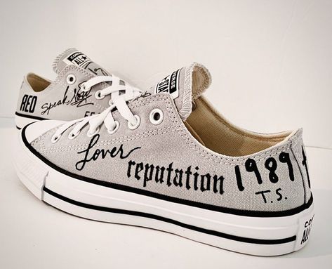 taylor swift painting shoes Taylor Swift Converse, Shoes Taylor Swift, Taylor Swift Painting, Taylor Swift Shoes, Taylor Swift Concert Outfit, Taylor Swift Albums, Taylor Swift Merchandise, Painting Shoes, Custom Painted Shoes