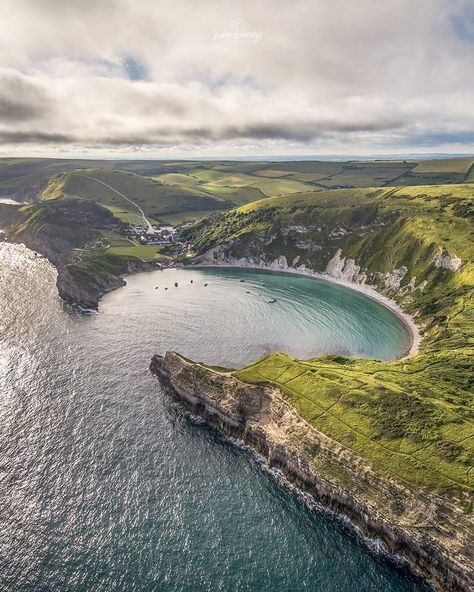 Lulworth Cove Uk Places, Lulworth Cove, Environment Reference, Shell Structure, Fairytale Art, River Thames, Tower Of London, Incredible Places, British Isles