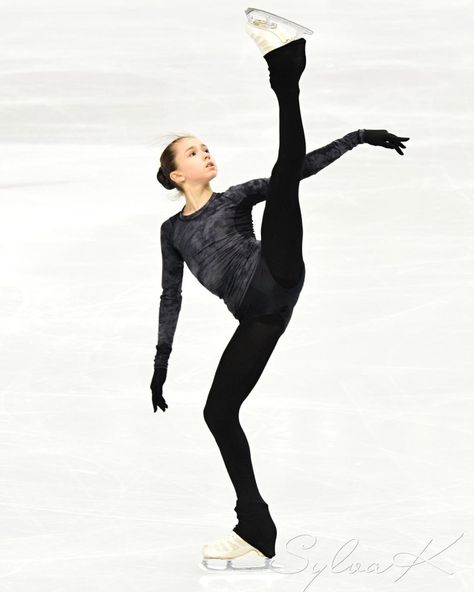 Ice Skating Outfit Ideas, Skating Outfit Ideas, Figure Skating Hair, Kamilla Valieva, Skating Outfit, Figure Ice Skates, Figure Skating Outfits, Skate 3, Ice Skating Outfit