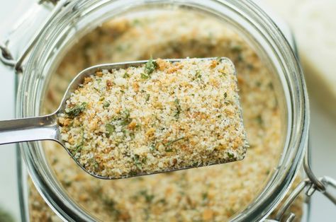 Italian Bread Crumbs - Mamma Mangia Mamma Mangia, How To Make Breadcrumbs, Italian Bread Crumbs, Gluten Free Bread Crumbs, Dry Bread, Creamy Garlic Sauce, Chicken Parmigiana, Leftover Bread, Kitchen Help