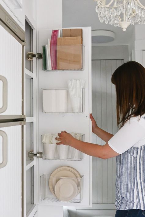 clear storage containers built into a pantry door Trailer Pantry Organization, Rv Pantry Storage Ideas, Rental Updates, Rv Organization Ideas, Small Pantry Cabinet, Storage Ideas Pantry, Tiny Pantry, Garage Transformation, Dream Pantry