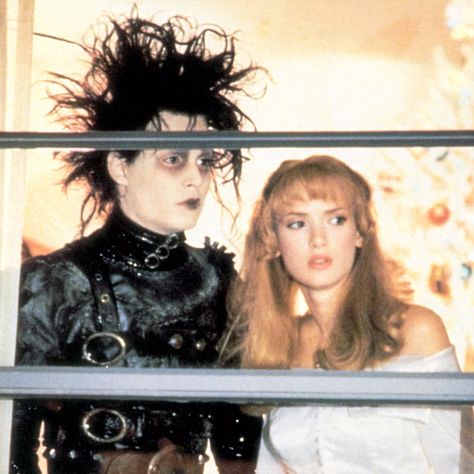 Best Halloween Movies, Teen Witch, Halloween Film, Tim Burton Movie, Be With You Movie, 90s Girl, Vincent Price, Edward Scissorhands, Robert Smith