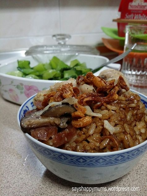 Rice-cooker Claypot Chicken Rice (Mum’s Recipe) | SAys! Happy Mums Claypot Rice Recipe, Clay Pot Cooking Recipes, Claypot Chicken Rice, Hawker Centre, Sausage Rice, Chicken Rice Recipes, Indian Rice Recipes, Rice Cooker Recipes, Nice Recipes