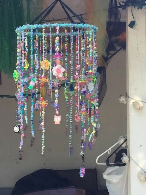 Deck Ceiling, Carillons Diy, Crystal Suncatchers Diy, Beaded Mobile, Hippie Crafts, Wind Chimes Homemade, Suncatcher Diy, Wind Chimes Craft, Bead Crafts Diy