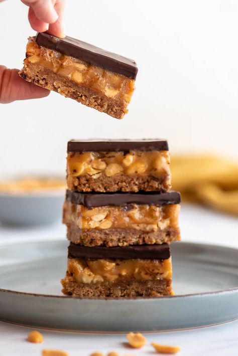 Millionaire's Biscoff Bars Biscoff Bars, Homemade Biscoff, Biscoff Recipes, Speculoos Cookies, Butter Alternative, Biscoff Biscuits, Chocolate Cheese, Chocolate Topping, Golden Syrup