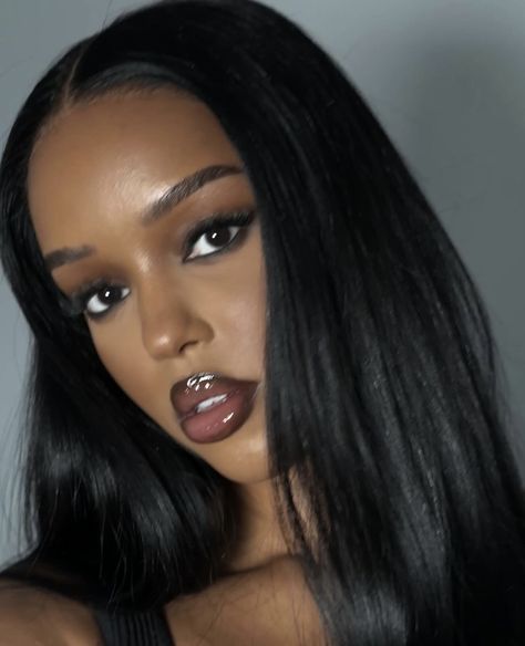 Black Tightline Makeup, Y2k Black Makeup, Minimal Dark Feminine Makeup, 2000s Black Makeup, Dark Fem Eye Makeup, Black Women Vampire, 90s Black Makeup, Early 2000s Makeup Looks Black Women, High Cheekbones Makeup