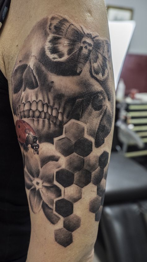 Skull And Honeycomb Tattoo, Honeycomb Skull Tattoo, Couples Tats, Couple Tat, Honeycomb Tattoo, Skulls Tattoo, Optical Illusion Tattoos, Origami Tattoo, Illusion Tattoos