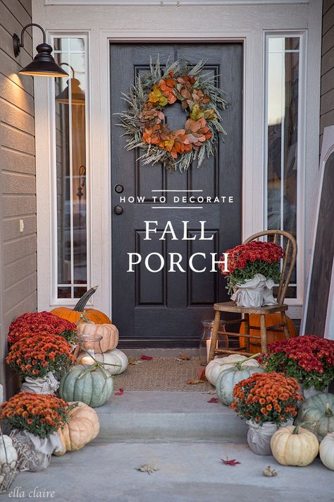 How to decorate a fall porch using mums, pumpkins and this DIY autumn wreath Fall Front Porch Ideas, Outside Fall Decor, Halloween Front Porch Decor, Fall Front Porch Decor, Garden Wallpaper, Halloween Tattoo, Cozy Boots, Diy Fall Wreath, Fall Front Porch