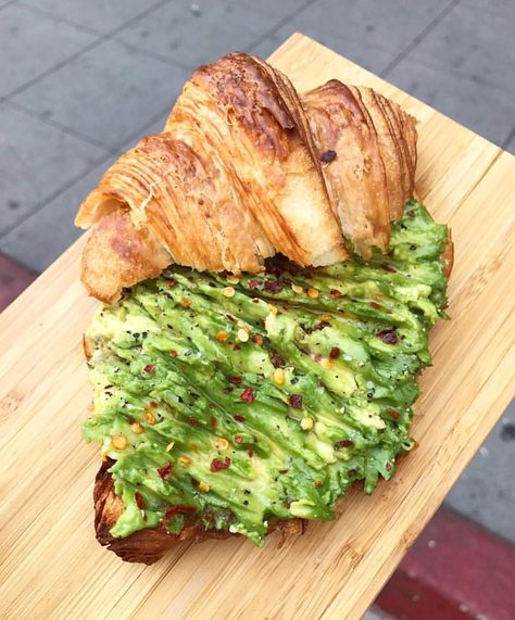 Avocado Croissant, Sliced Avocado, Croissant Breakfast, Drink Aesthetic, Eye Roll, New Post, Red Pepper, Delicious Healthy Recipes, Healthy Diet