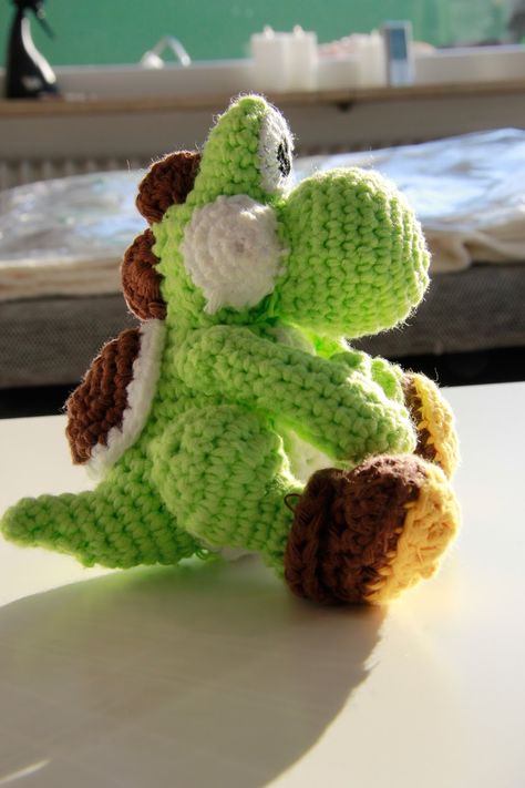 Yoshi Amigurumi, Bunny Crochet, Crochet Amigurumi Free Patterns, Red Yarn, Crochet Tutorials, Crochet Free, Please Follow Me, 9th Birthday, Knit Or Crochet