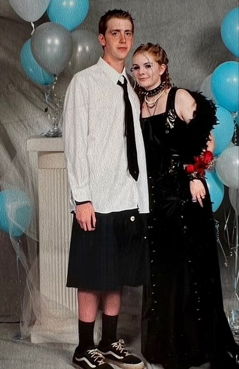 Emo Prom, Punk Prom, Queer Prom, 90s Mall Goth, Metal Outfit, Goth Prom, 2000s Goth, Outfits 2000s, Metal Fashion