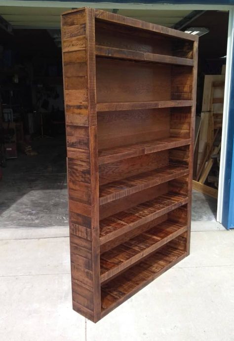 Red Mahogany Pallet Bookcase Pallet Bookcases & Bookshelves Pallet Book Shelves Diy, Barndo Decor, Pallet Bookcase, Pallet Organization Ideas, Homemade Bookshelves, Diy Bookshelf Plans, Feed Room, Bookcase Ideas, Oak Headboard