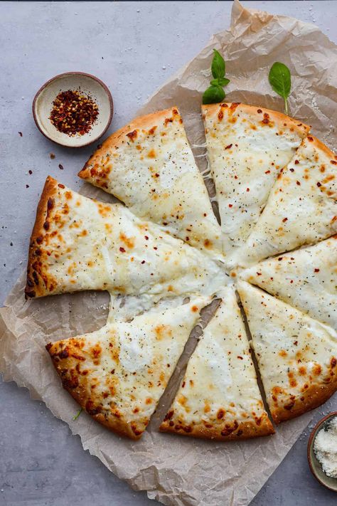 White Pizza, also called pizza bianca, is a delicious and soft and chewy pizza crust topped with a creamy Parmesan sauce and mozzarella cheese. There's every reason to fall in love with this recipe. It's quick and easy and a total hit! Chewy Pizza Crust, White Pizza Recipe, Freeze Pizza Dough, White Pizza Sauce, White Pizza Recipes, Pizza Dough Recipe Easy, White Sauce Recipes, Creamy Parmesan Sauce, Pizza Bianca