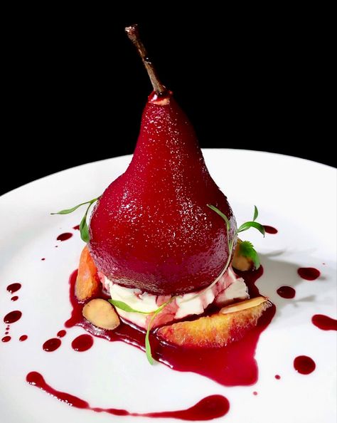 Pears In Red Wine, Wine Poached Pears, Red Wine Recipe, Pear Dessert, Spiced Wine, Poached Pears, Pear Recipes, Elegant Desserts, Gourmet Desserts